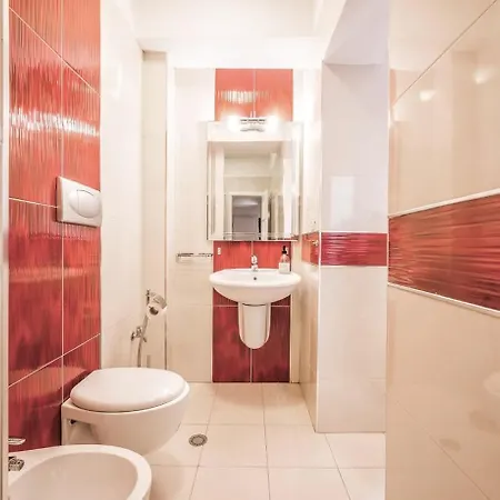 Leti Bazaar Charm 地拉那